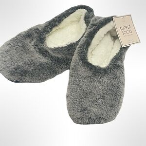 Gray Fuzzy Slipper Socks size 5-7 NWT